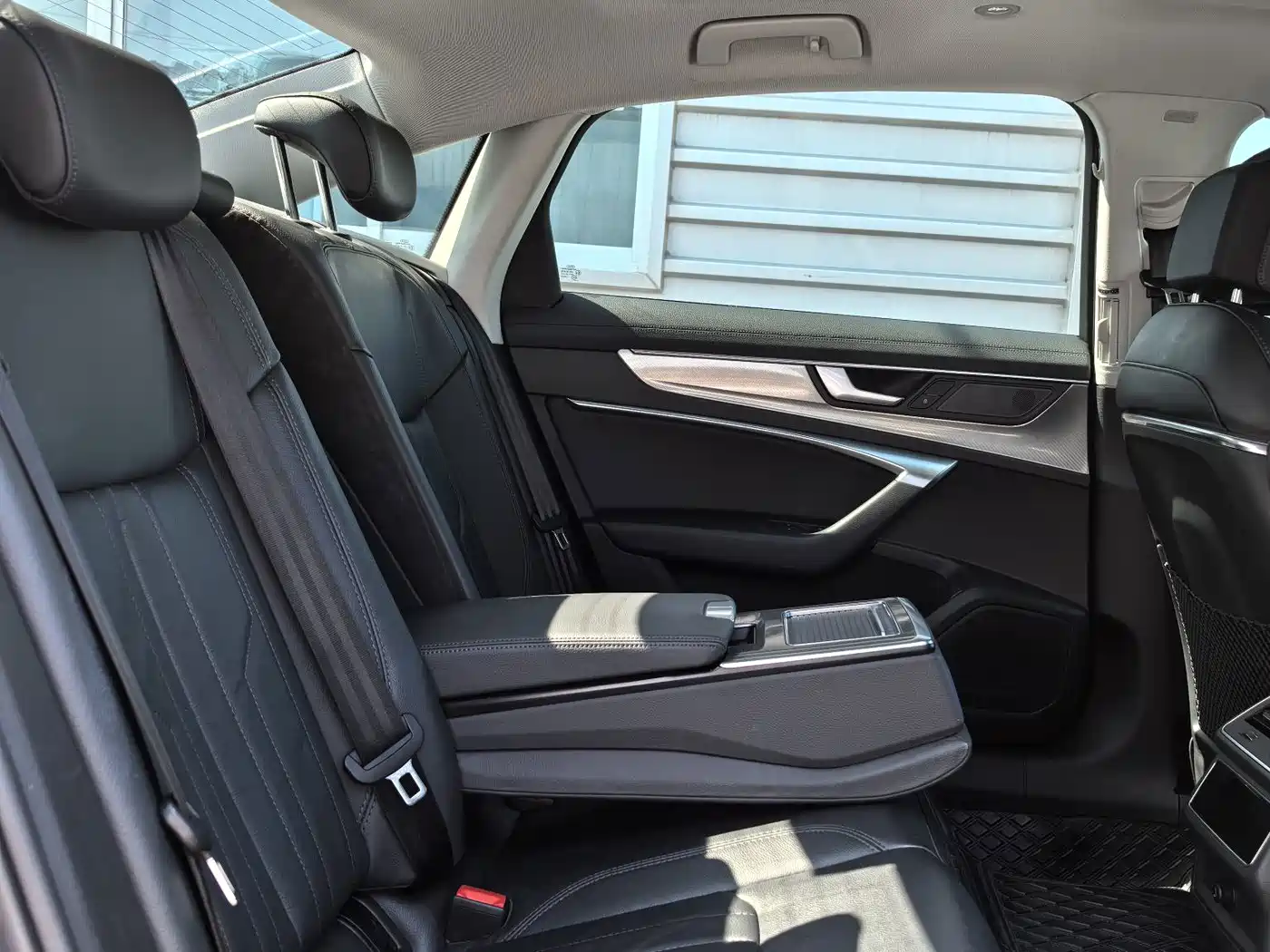 Фото 7 - Audi A6L