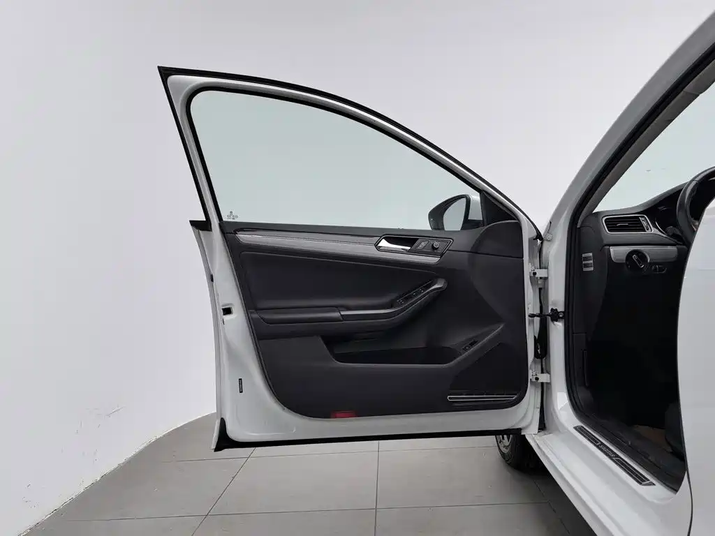 Photo 8 - Volkswagen Sagitar