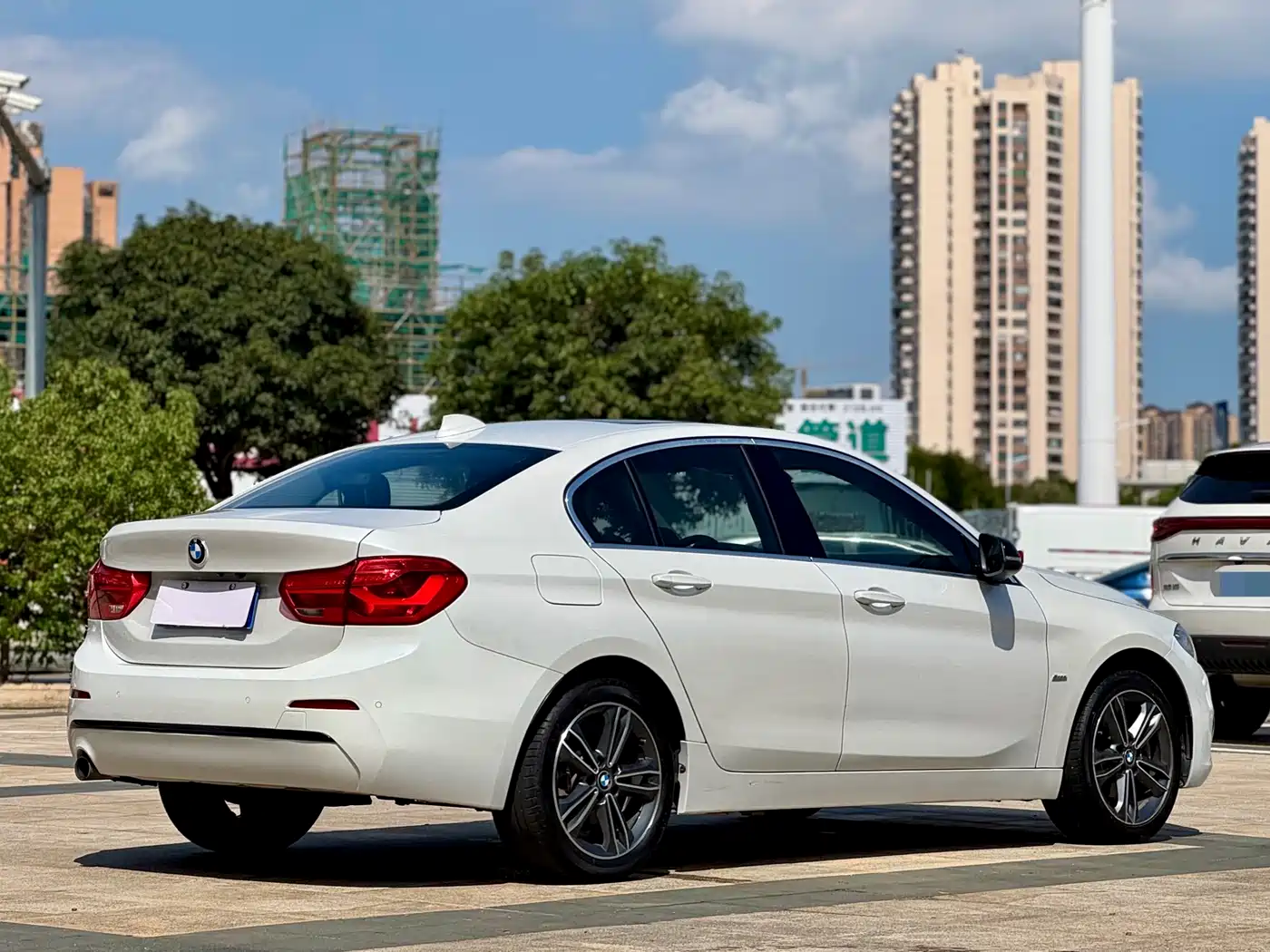 BMW 1 Series 2018 118i Sport Edition фото 12