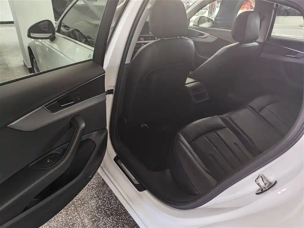 Audi A4L 2017 Plus 40 TFSI Progressive фото 4