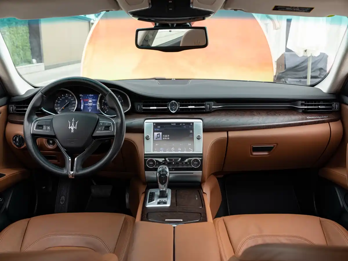 Фото 10 - Maserati Quattroporte
