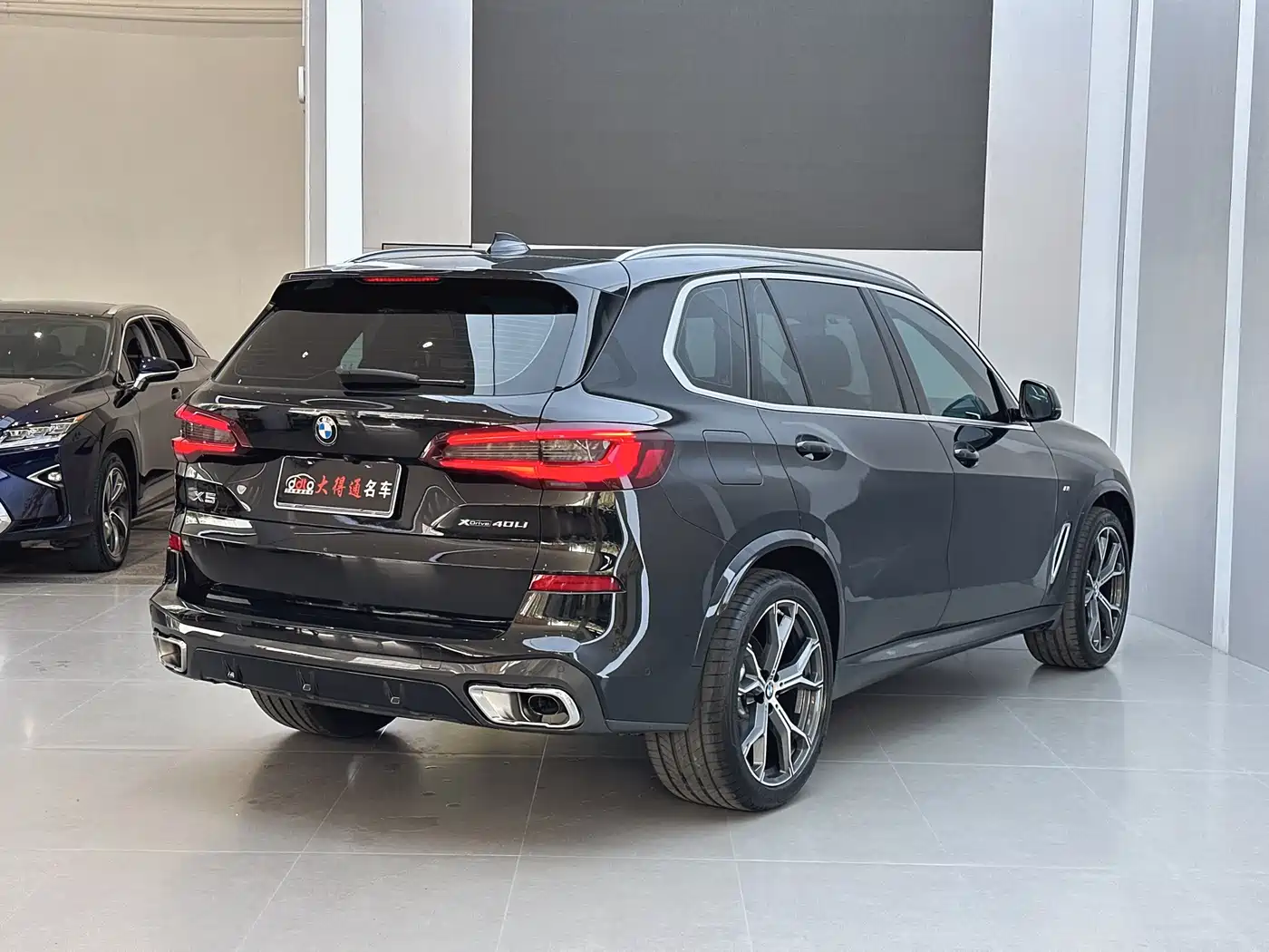BMW X5 2022 Model xDrive 40Li M Sport Package фото 20