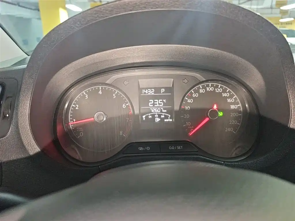 Volkswagen Polo 2016 1.4L Automatic Trend фото 12