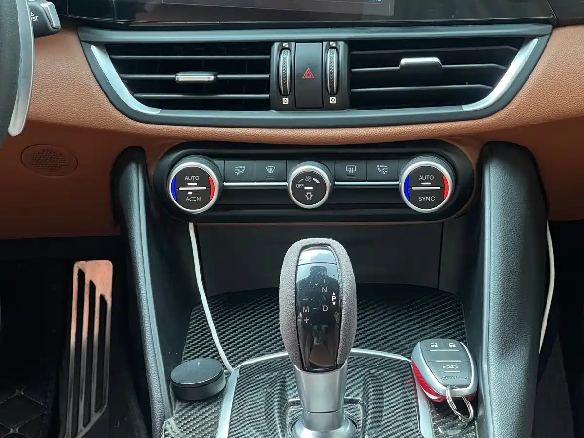 Alfa Romeo Giulia 2018 2017 2.0T 200HP Elite Edition