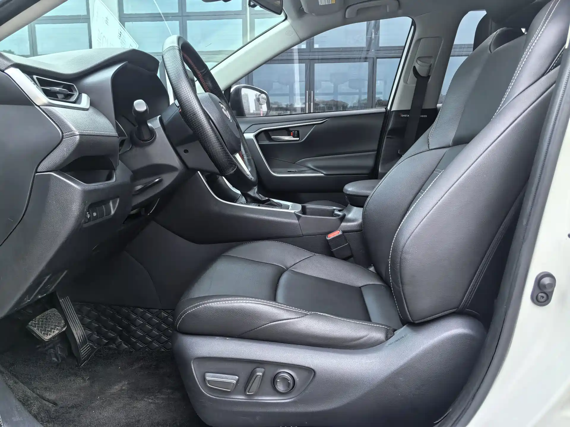 Фото 10 - Toyota Wildlander