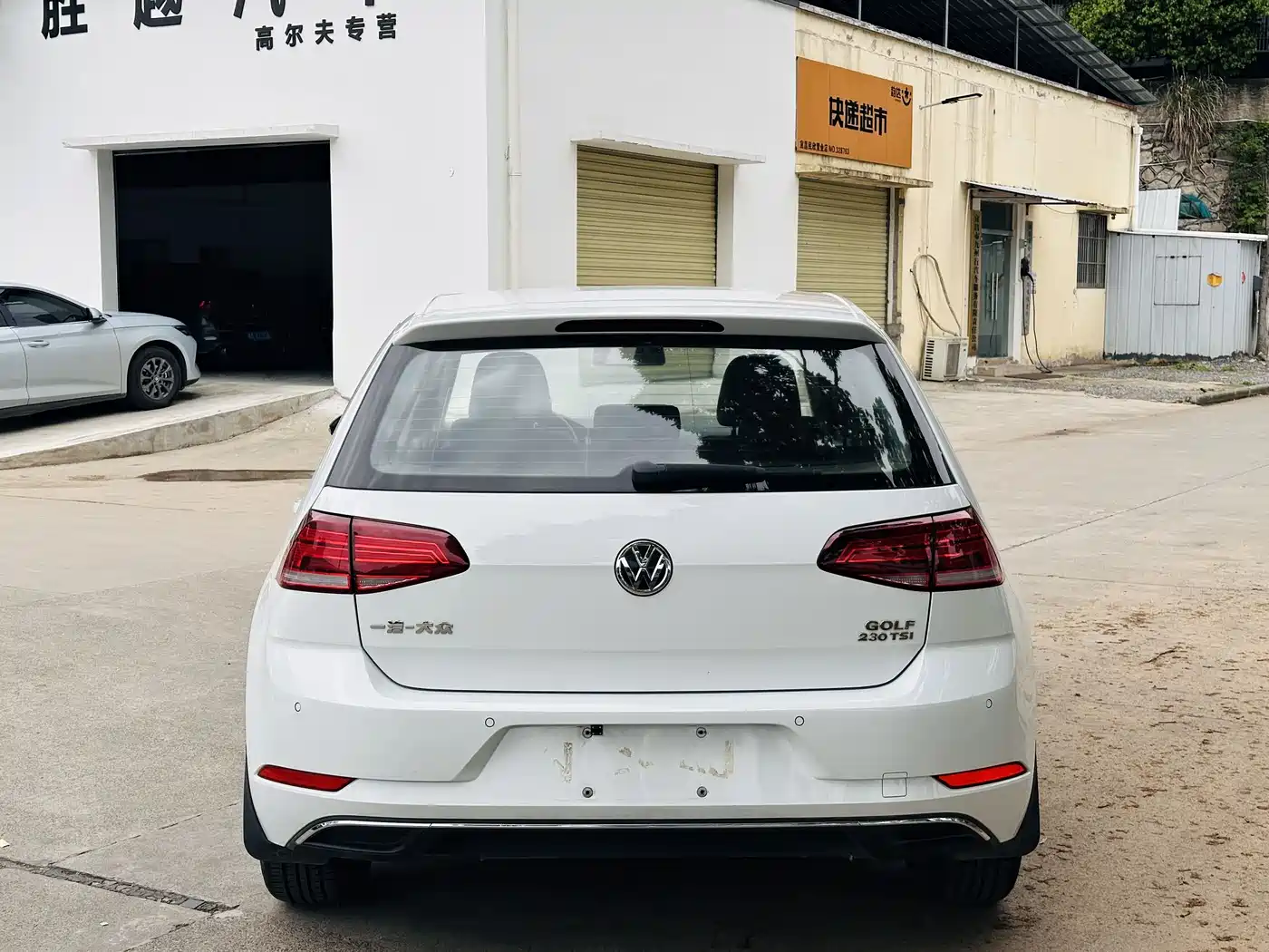 Volkswagen Golf 2018 230TSI Automatic Comfort фото 12