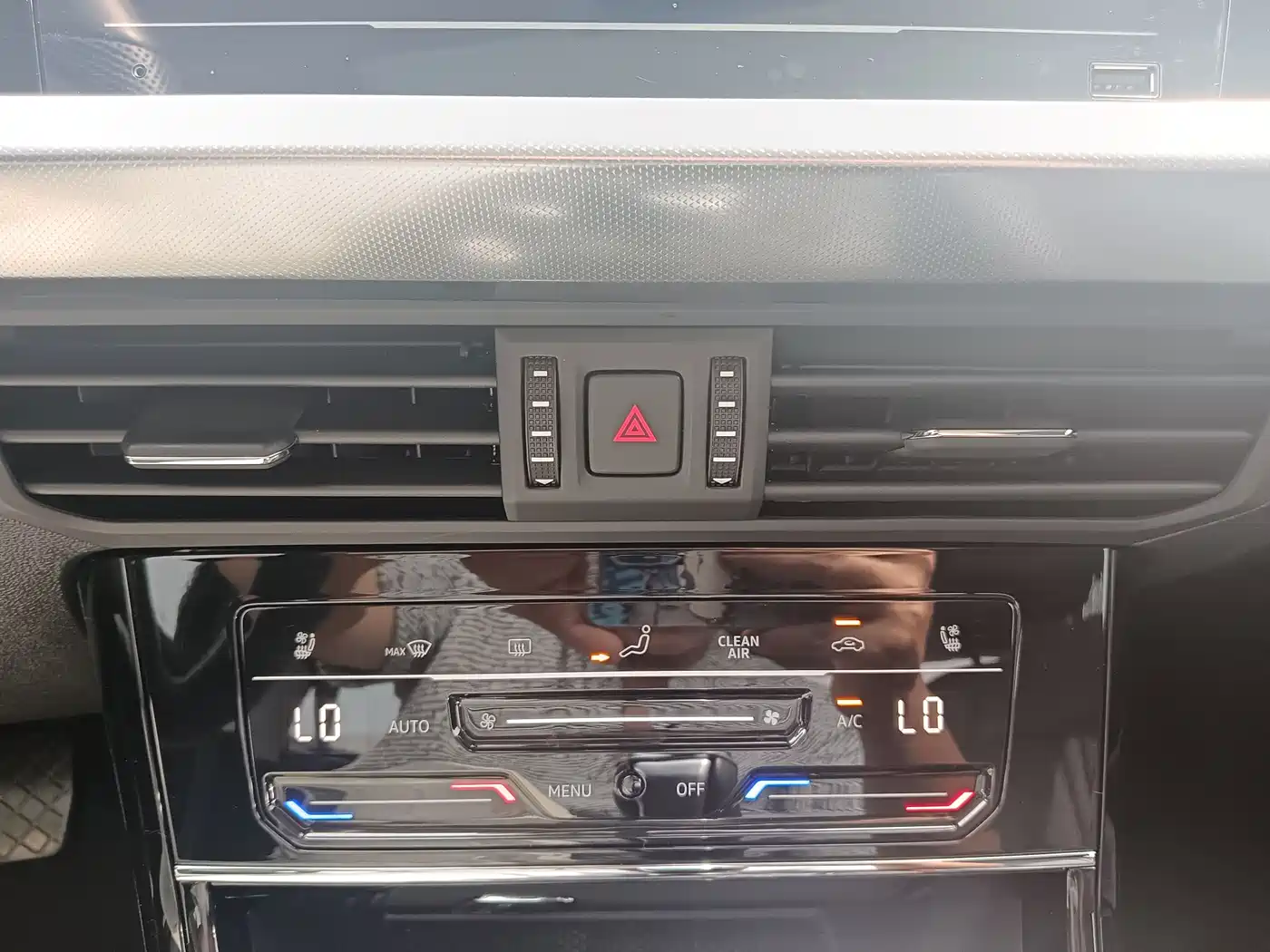 Volkswagen Passat 2024 380TSI Dragon Soaring Edition фото 25