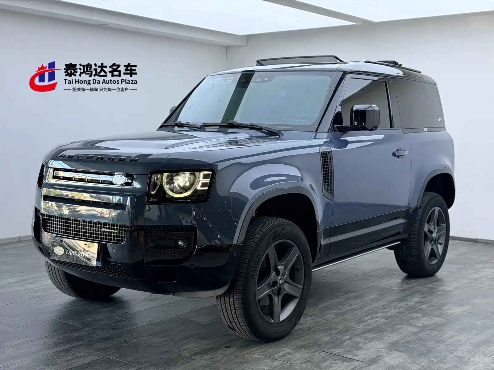 Photo 1 - Land Rover Defender