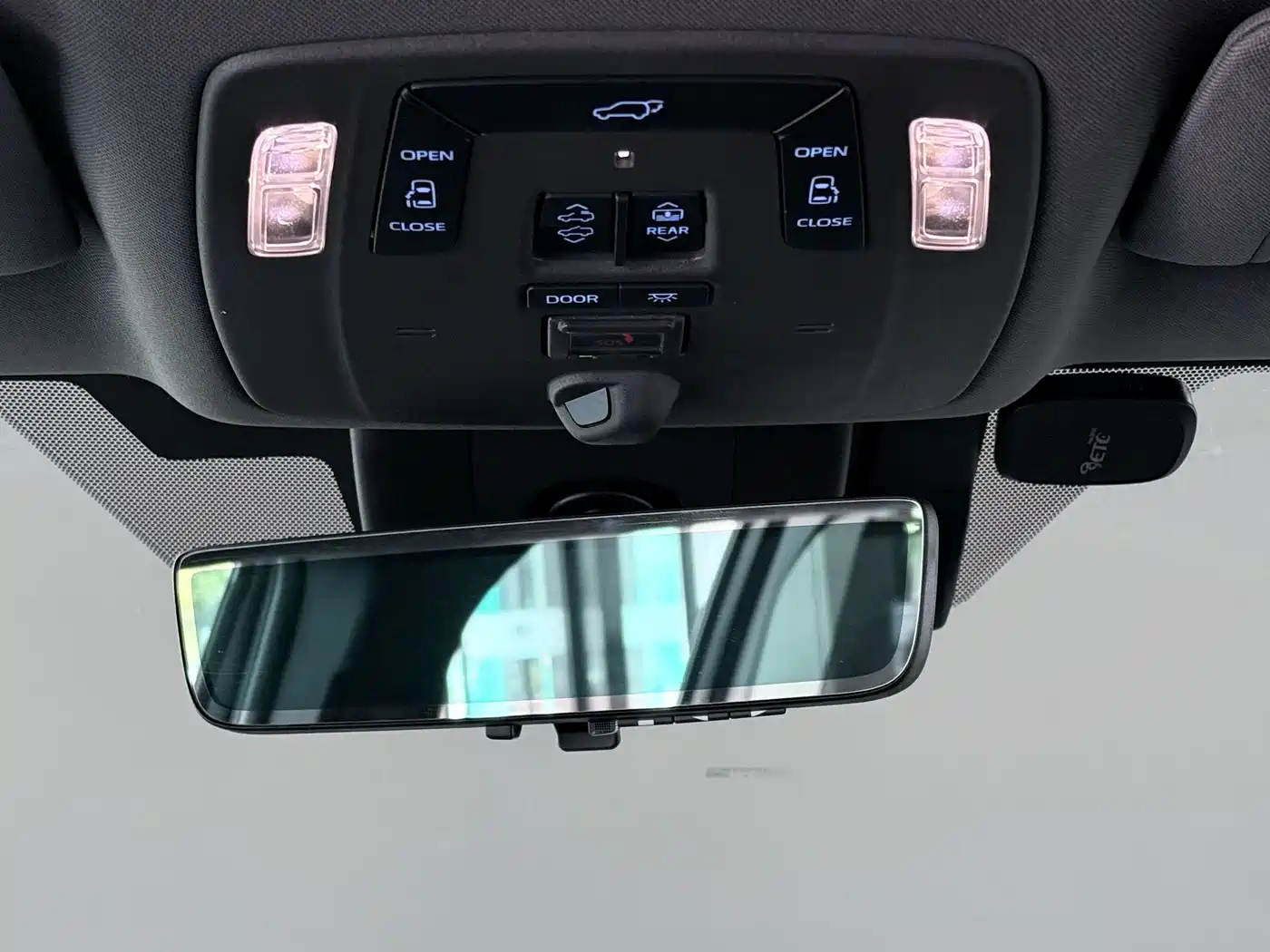 Photo 19 - Toyota Granvia