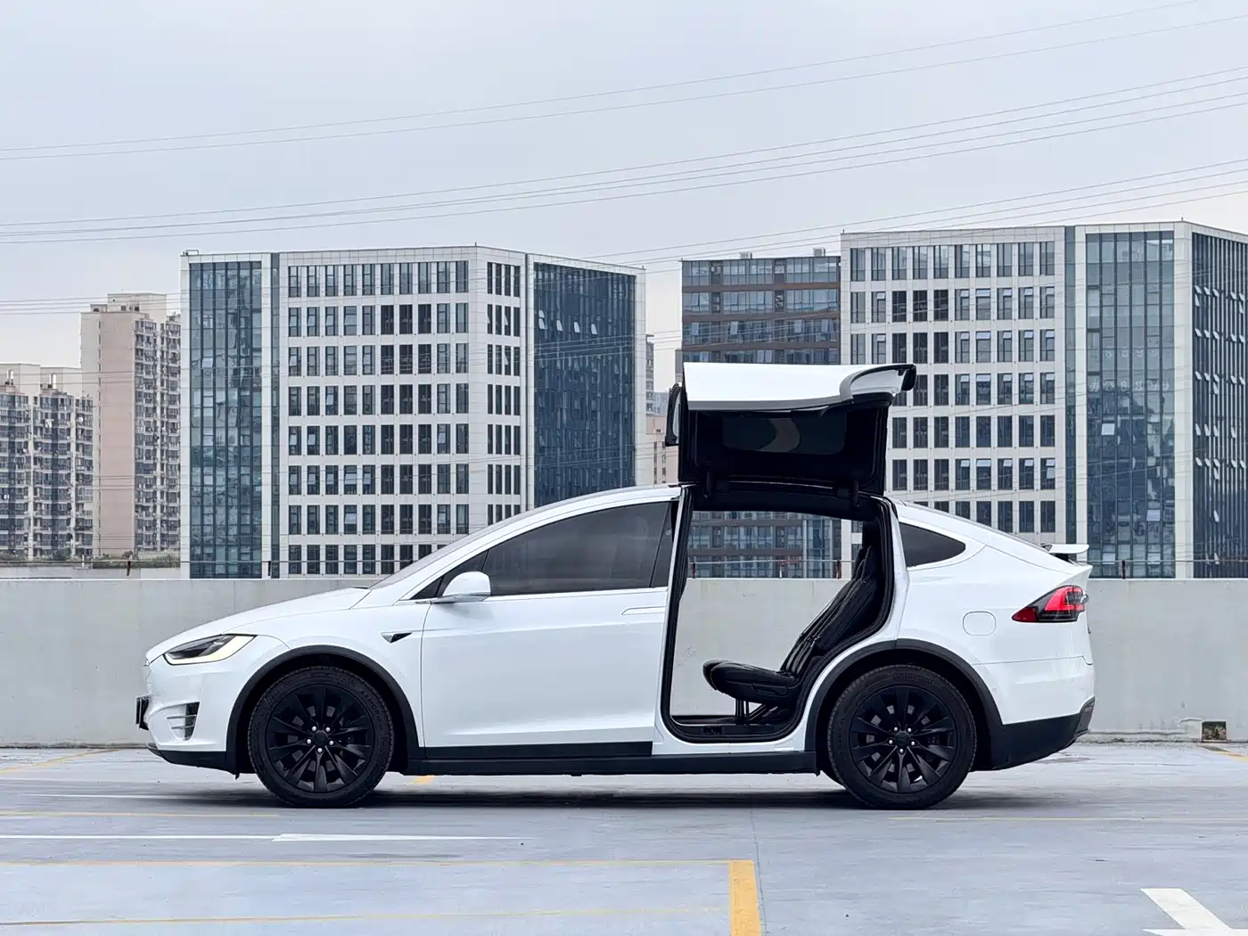 TESLA MODEL X