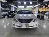 Photo 2 - Hyundai Sonata