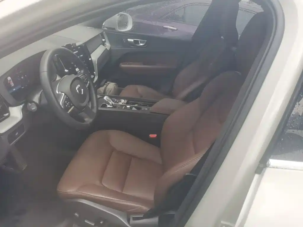Photo 11 - Volvo XC60