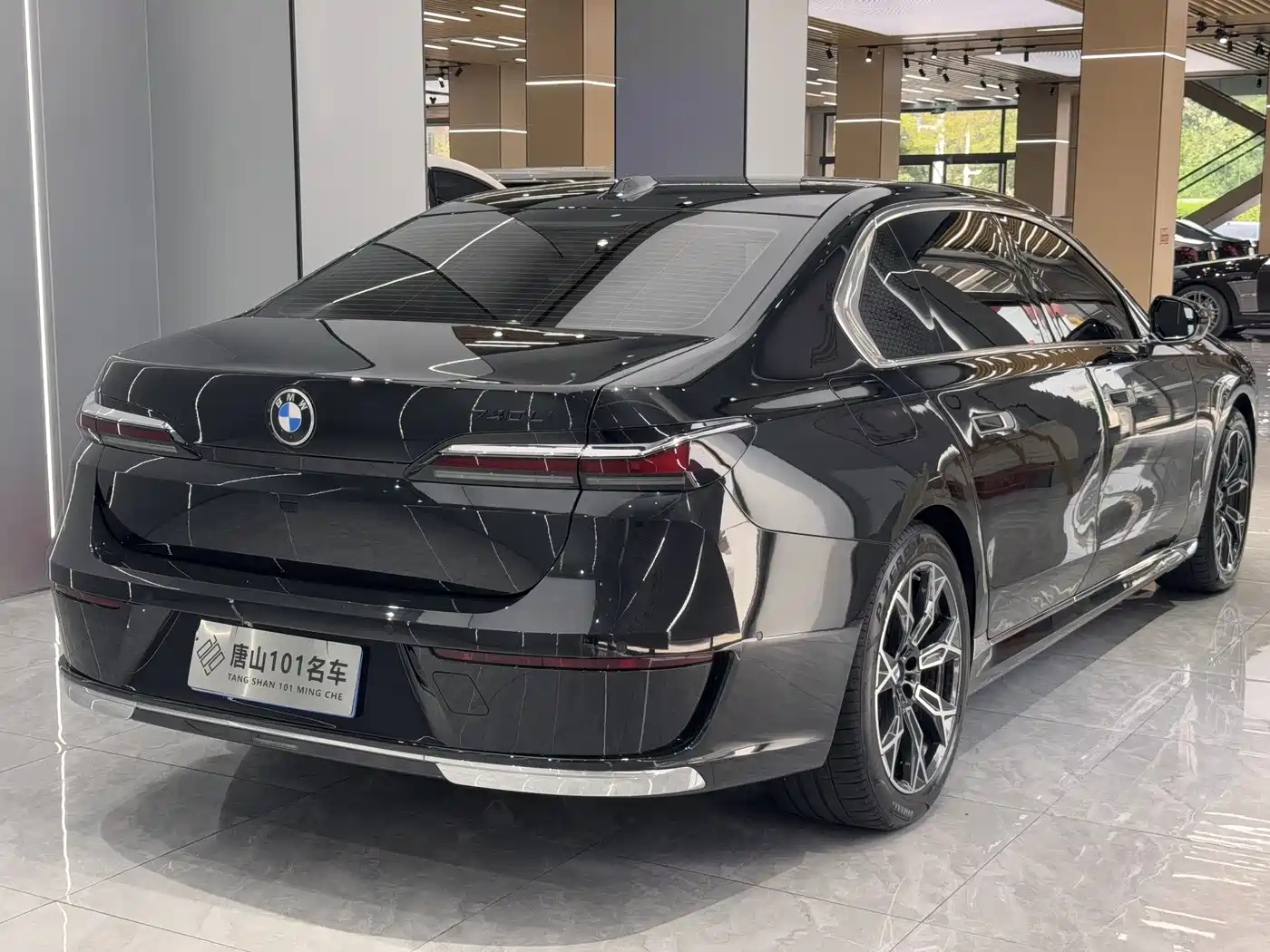 BMW 7 Series 2026 735Li Luxury Package фото 10