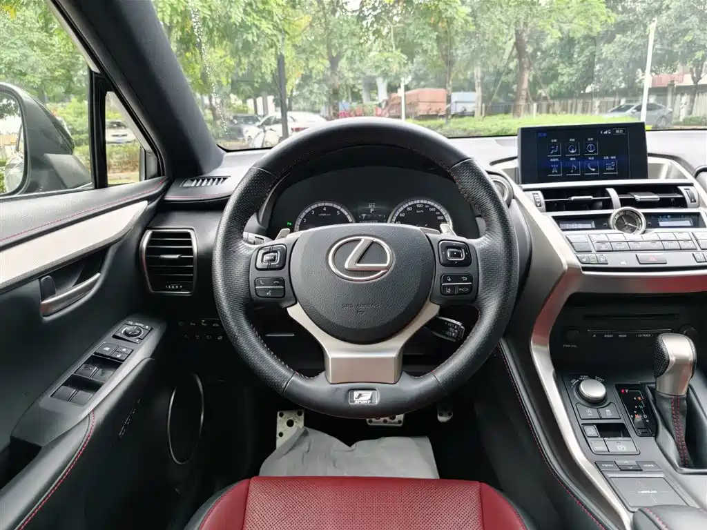 Lexus NX 2015 200t AWD F SPORT фото 10