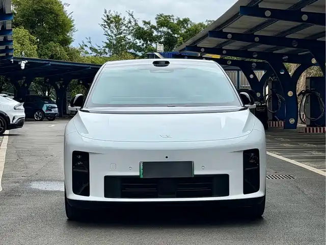 Li Auto i6 2025 2WD Base Model — фото 2