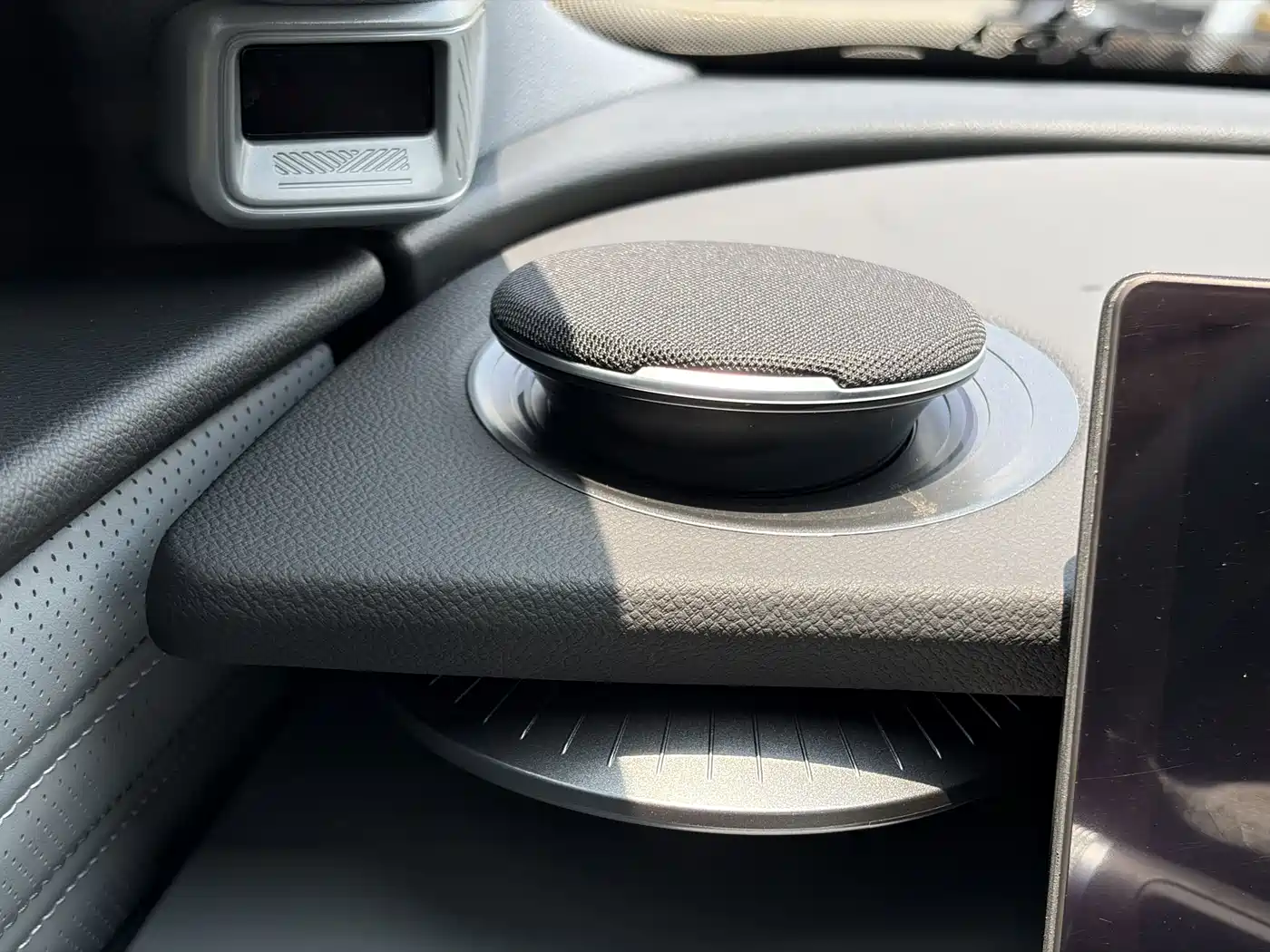 Geely Galaxy Galaxy E8 2025 575km Voyage Smart Drive Edition фото 11