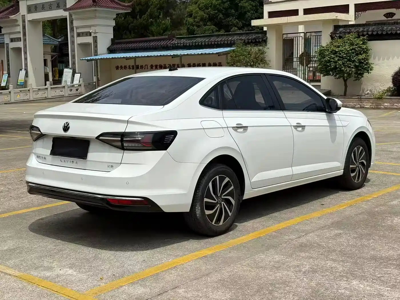 Volkswagen Lavida 2024 Model 1.5L Automatic Delight Edition фото 6