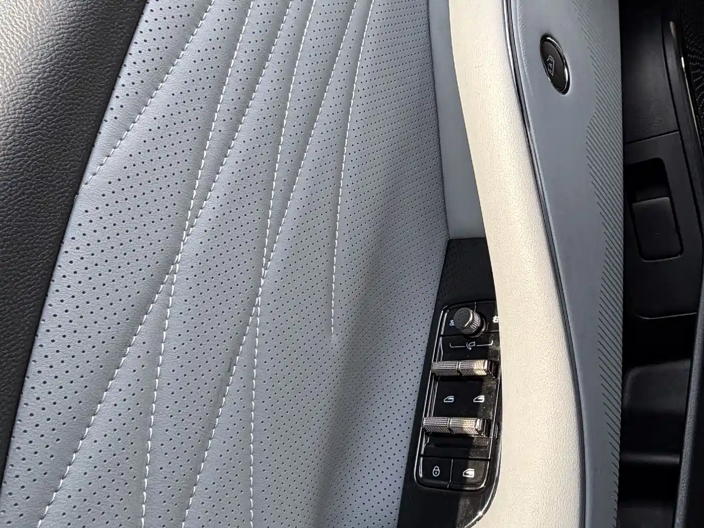 Geely Galaxy Galaxy E8 2025 575km Voyage Smart Drive Edition фото 12