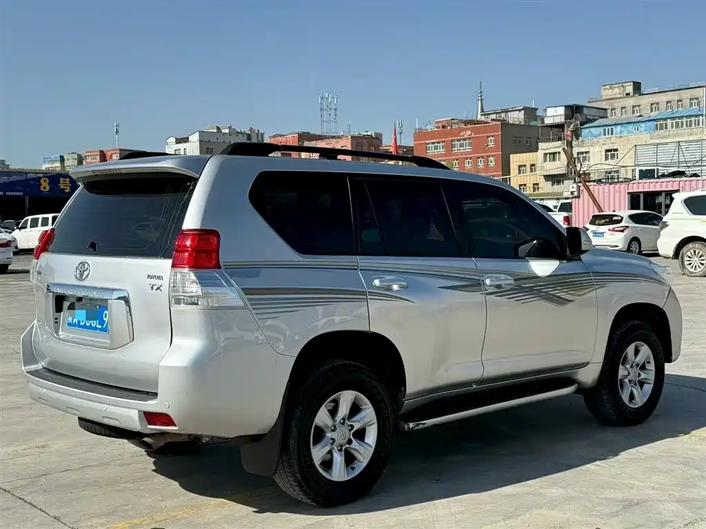 Toyota Prado 2010 4.0L Automatic VX фото 9