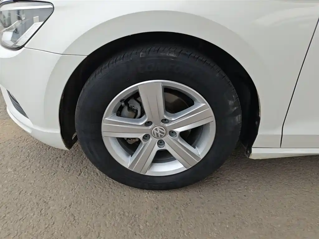 Volkswagen Lamando 2015 230TSI Manual Style Edition фото 23