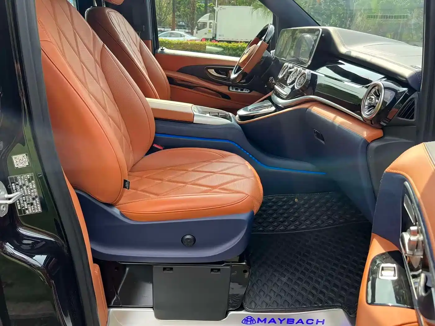 Mercedes-Benz Vito 2024 2.0T Business 7-Seater фото 10