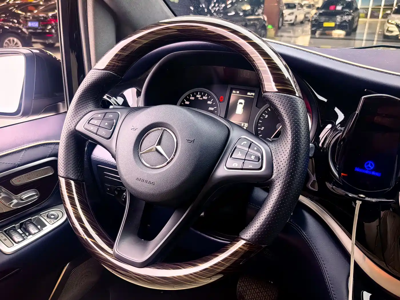 Mercedes-Benz Vito 2021 2.0T Elite 7-Seater фото 4
