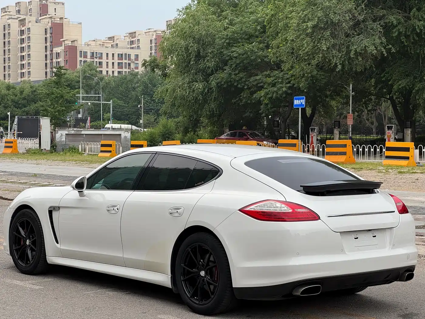 Porsche Panamera 2013 Panamera 4 Platinum Edition 3.6L фото 13
