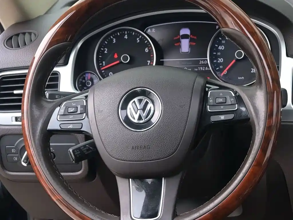 Volkswagen Touareg 2014 3.0TSI New Edge Edition фото 8