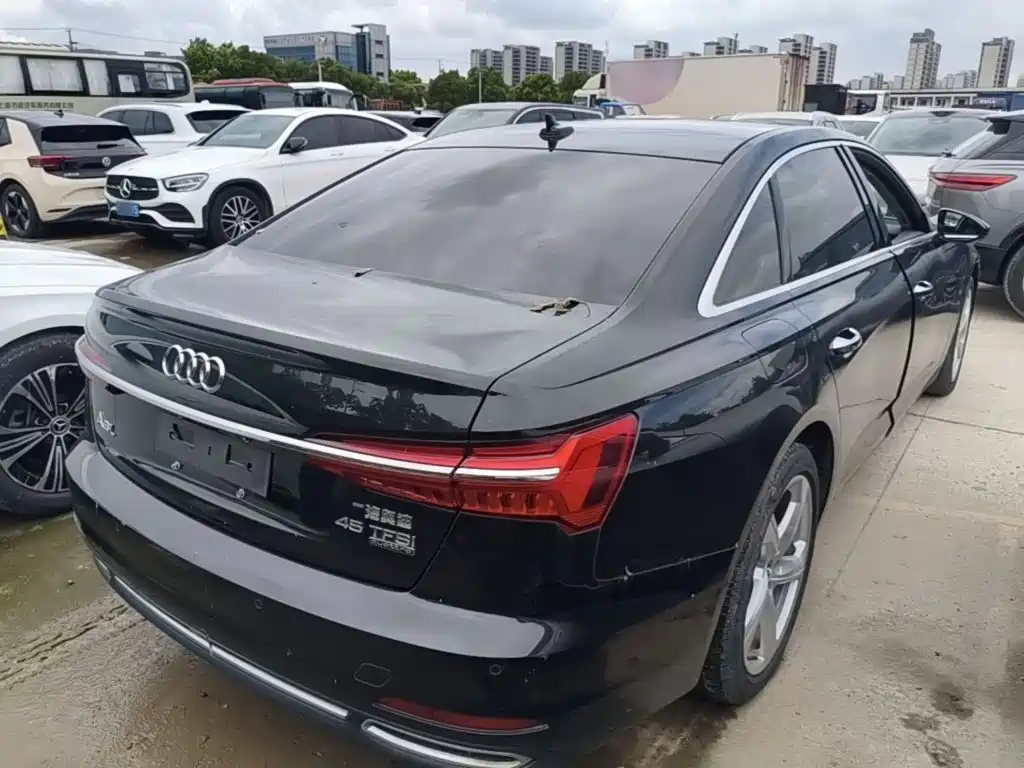 Фото 7 - Audi A6L