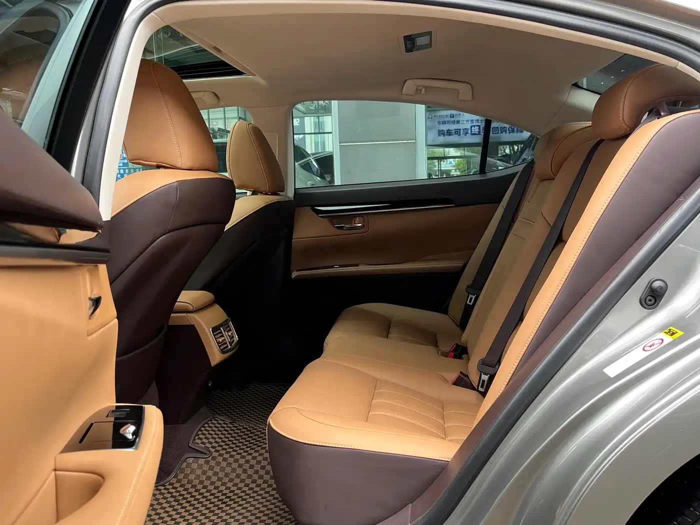 Photo 6 - Lexus ES