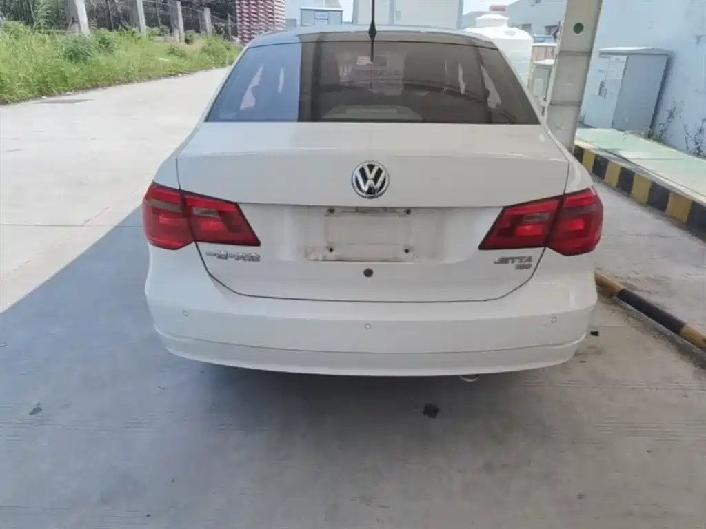 Volkswagen Jetta 2016 1.6L 25th Anniversary Edition фото 6
