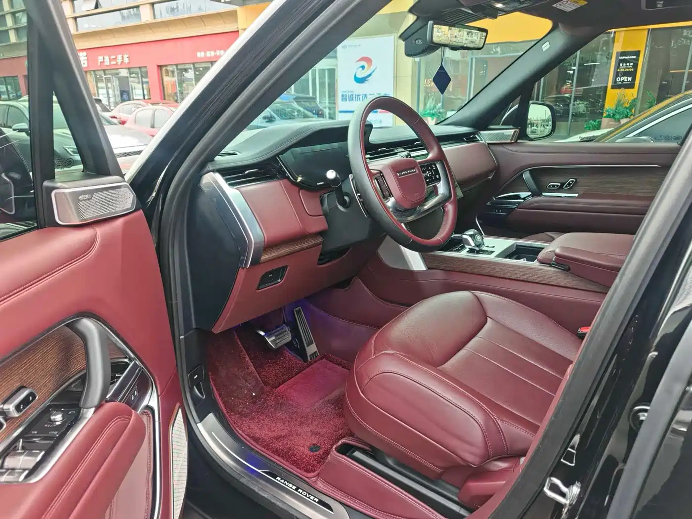 Land Rover Range Rover 2025 2025 3.0 L6 400PS Flourishing Era Extended Wheelbase
