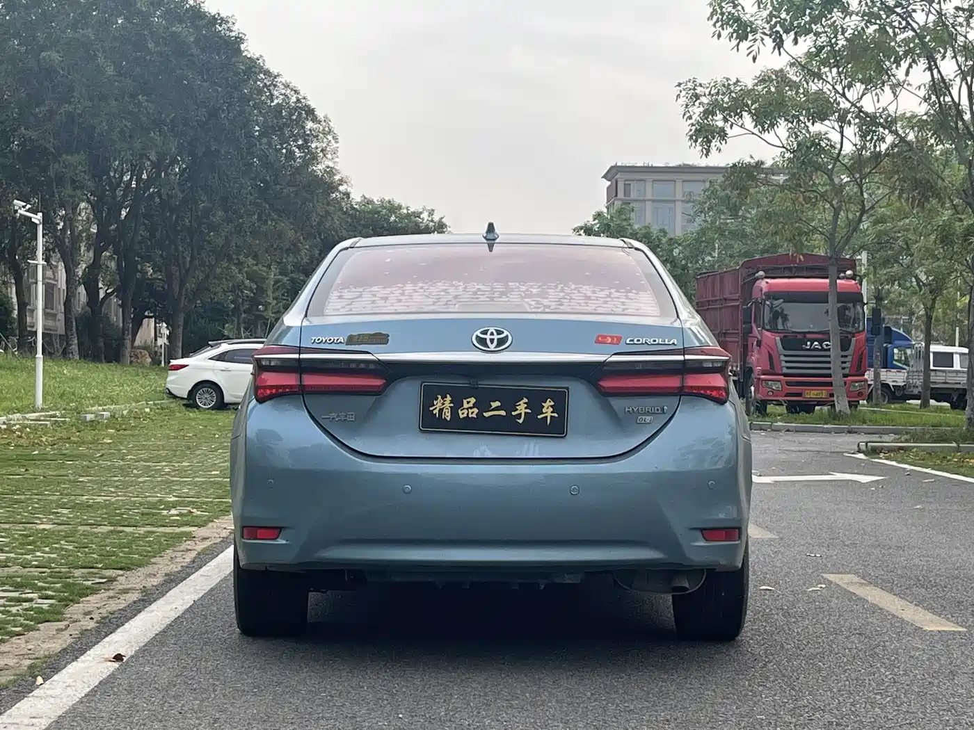 Toyota Corolla 2016 Dual Hybrid 1.8L E-CVT Elite Edition фото 6