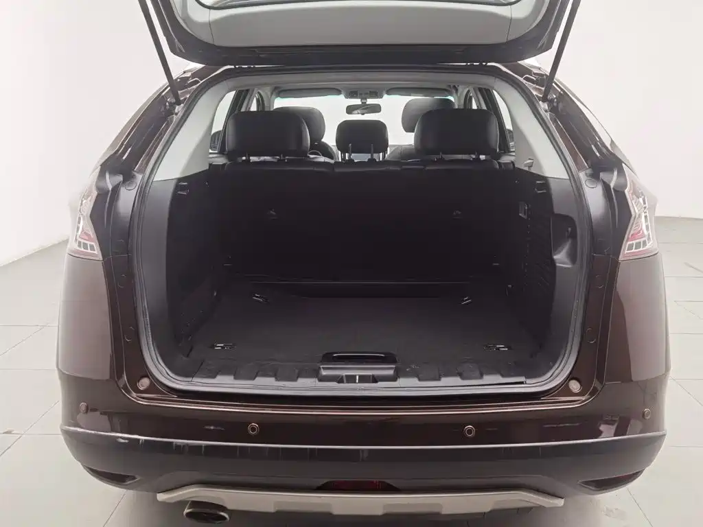 Фото 16 - Luxgen U6 SUV