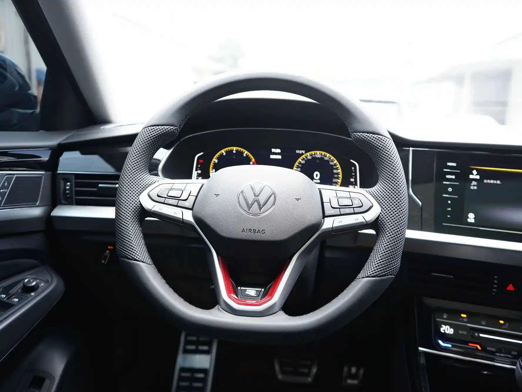 Фото 17 - Volkswagen Passat