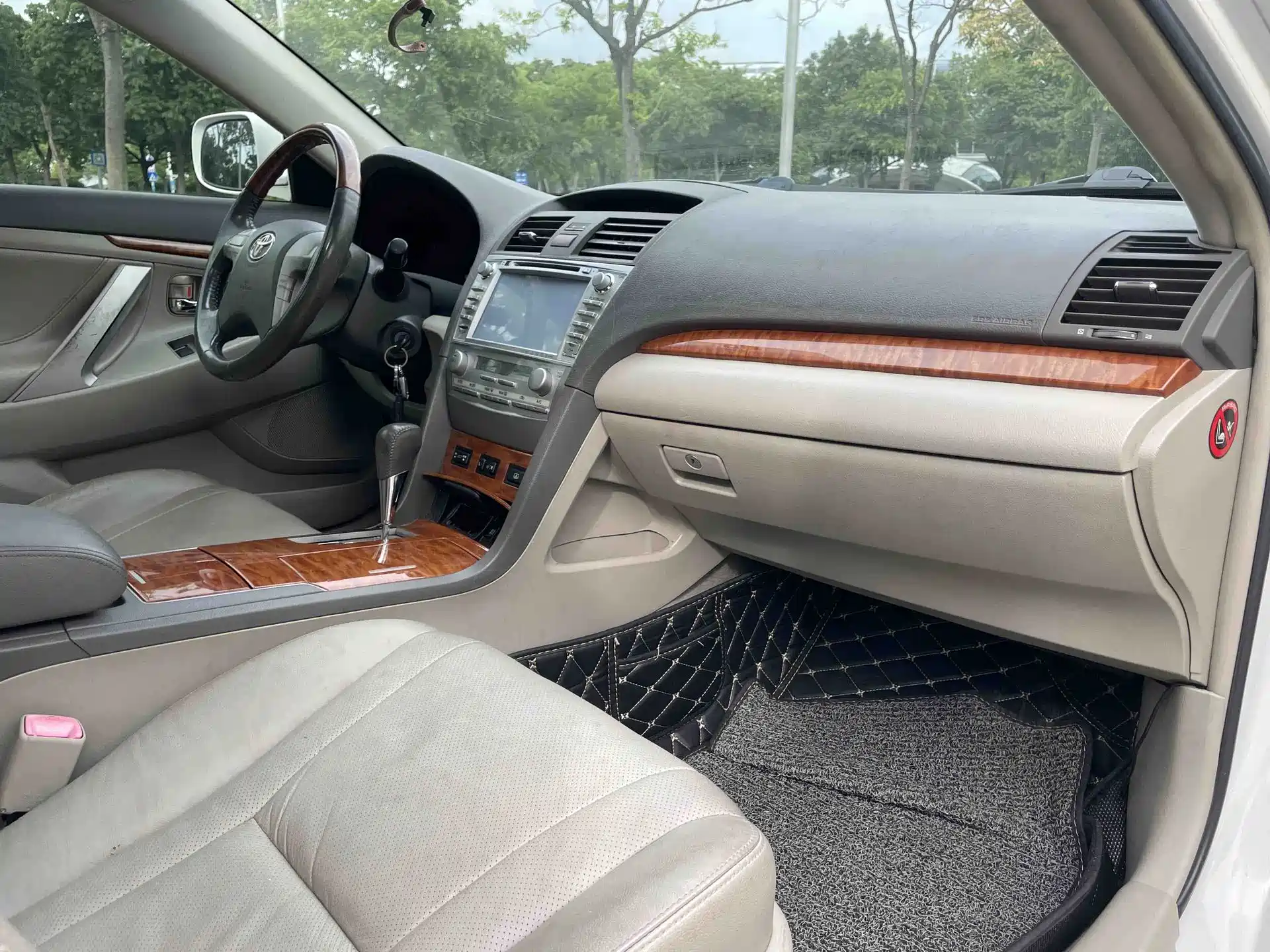 Фото 12 - Toyota Camry