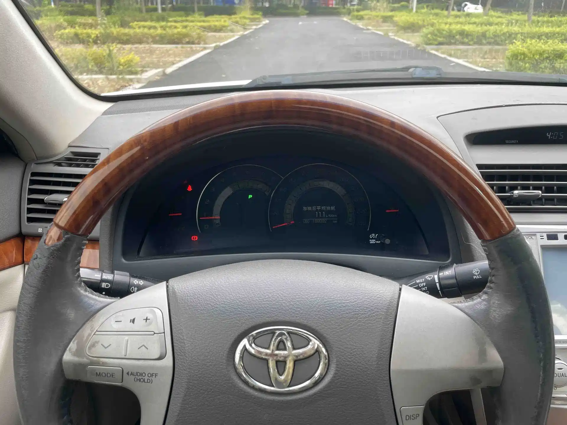 Фото 15 - Toyota Camry