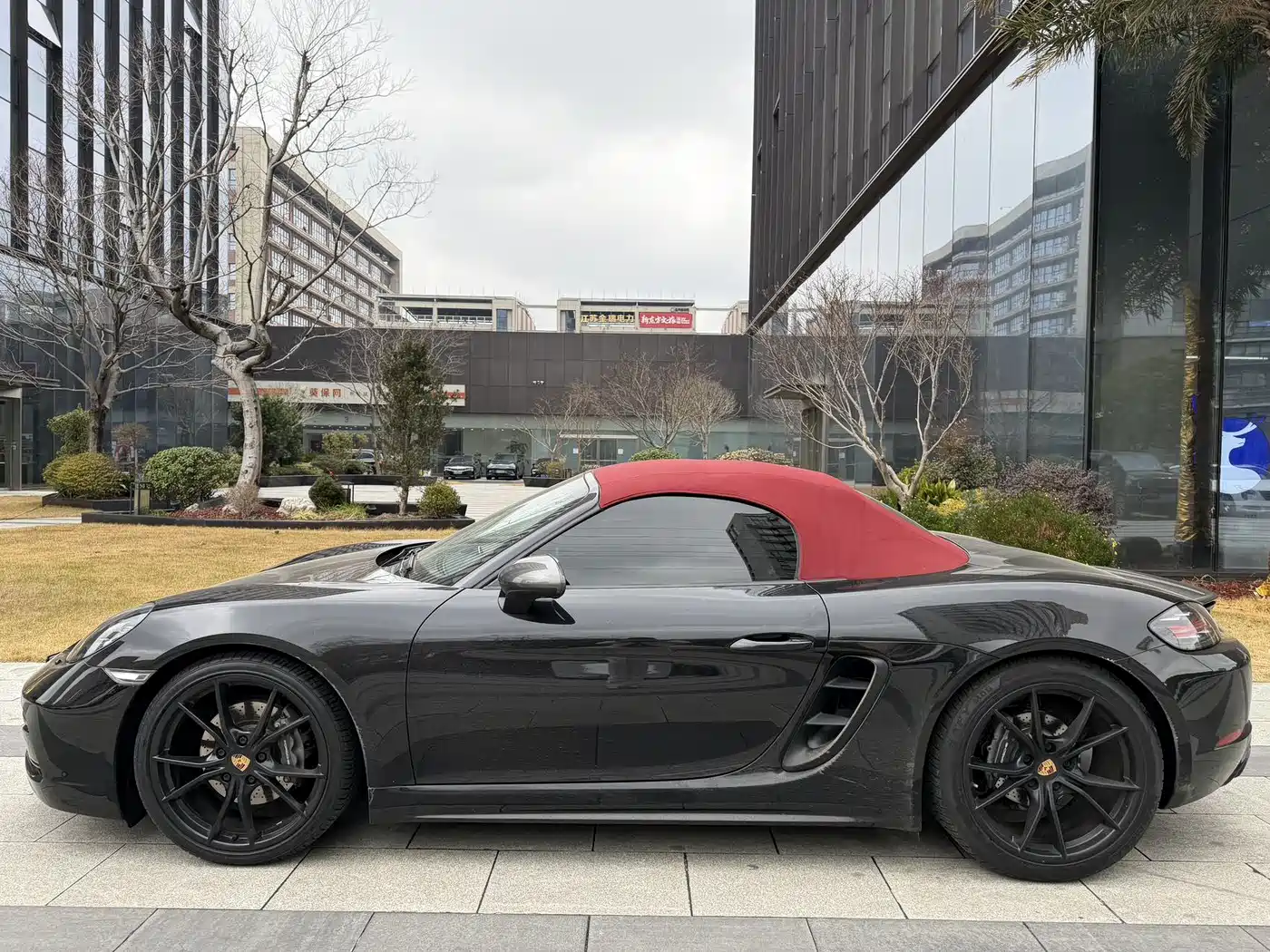 PORSCHE 718