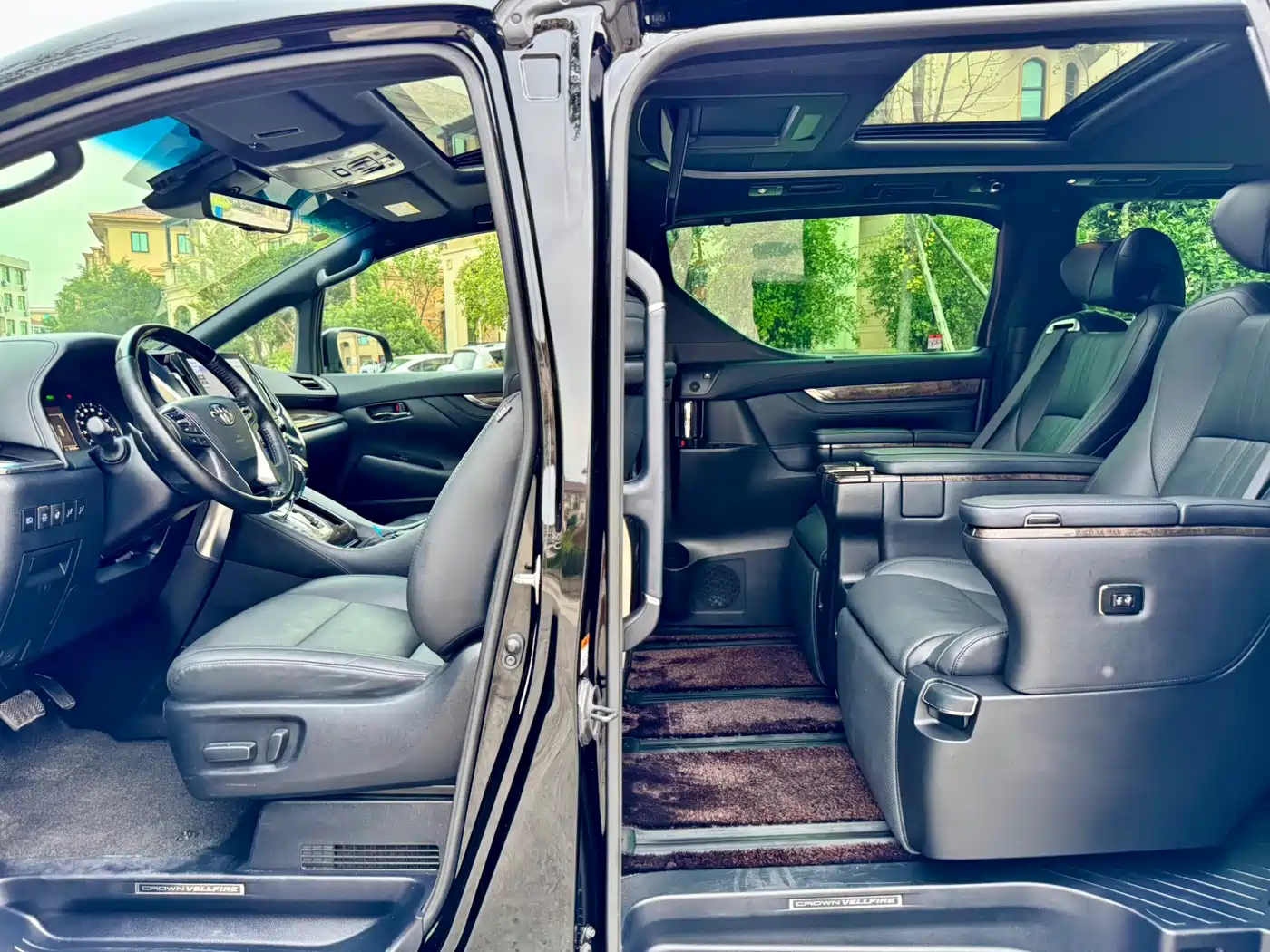 Toyota Vellfire 2023 Crown Hybrid 2.5L HV Premium фото 10
