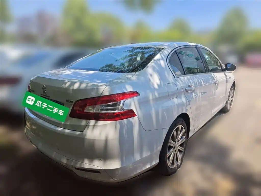 Peugeot 408 2015 Model 1.2T Automatic Luxury Edition фото 5