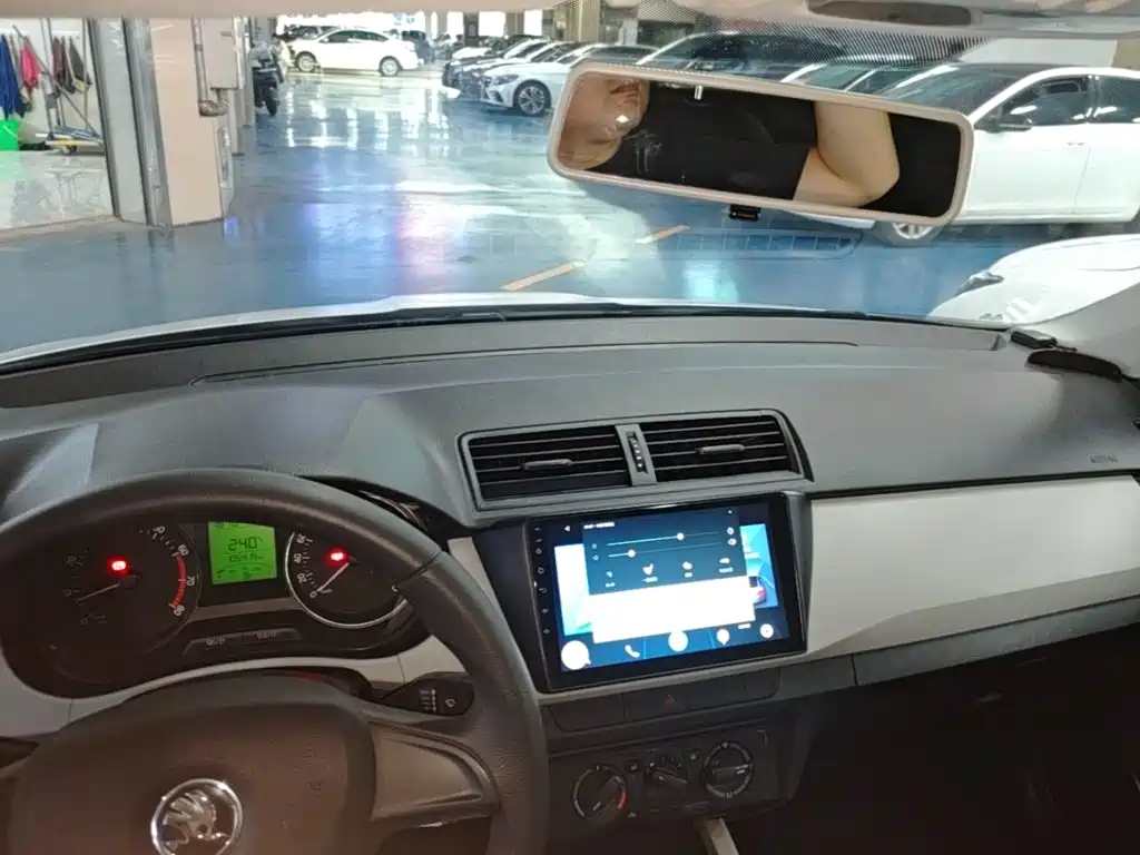 Škoda Fabia 2015 2015 1.4L Automatic Advance Edition