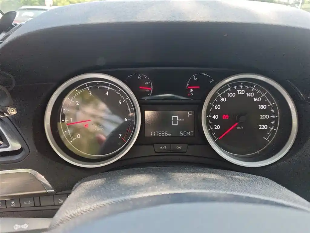 Peugeot 408 2015 Model 1.2T Automatic Luxury Edition фото 8