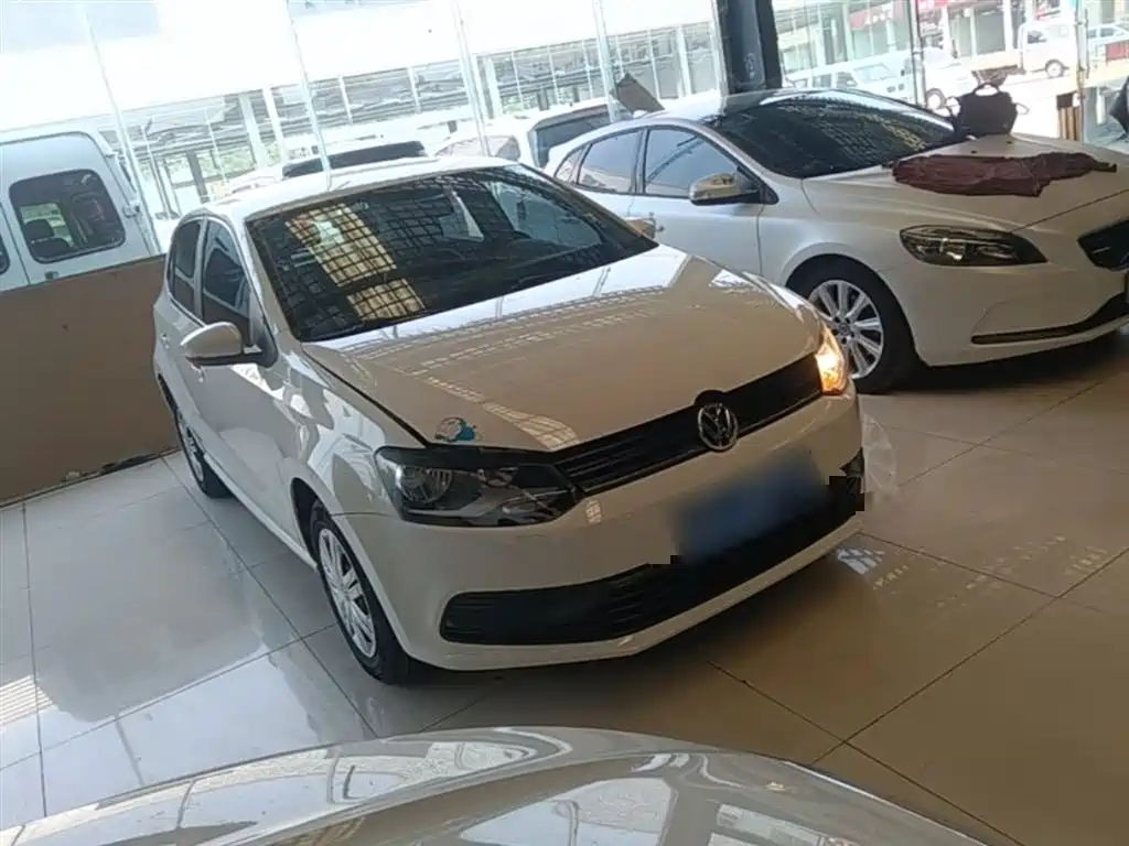 Volkswagen Polo 2016 1.4L Automatic Trend фото 4