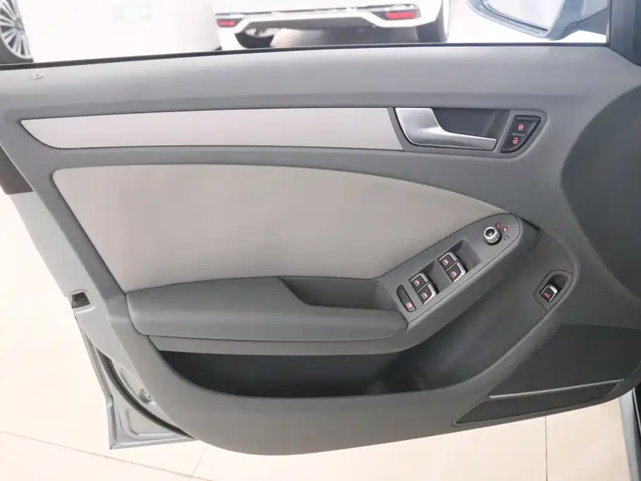 Photo 11 - Audi A4L