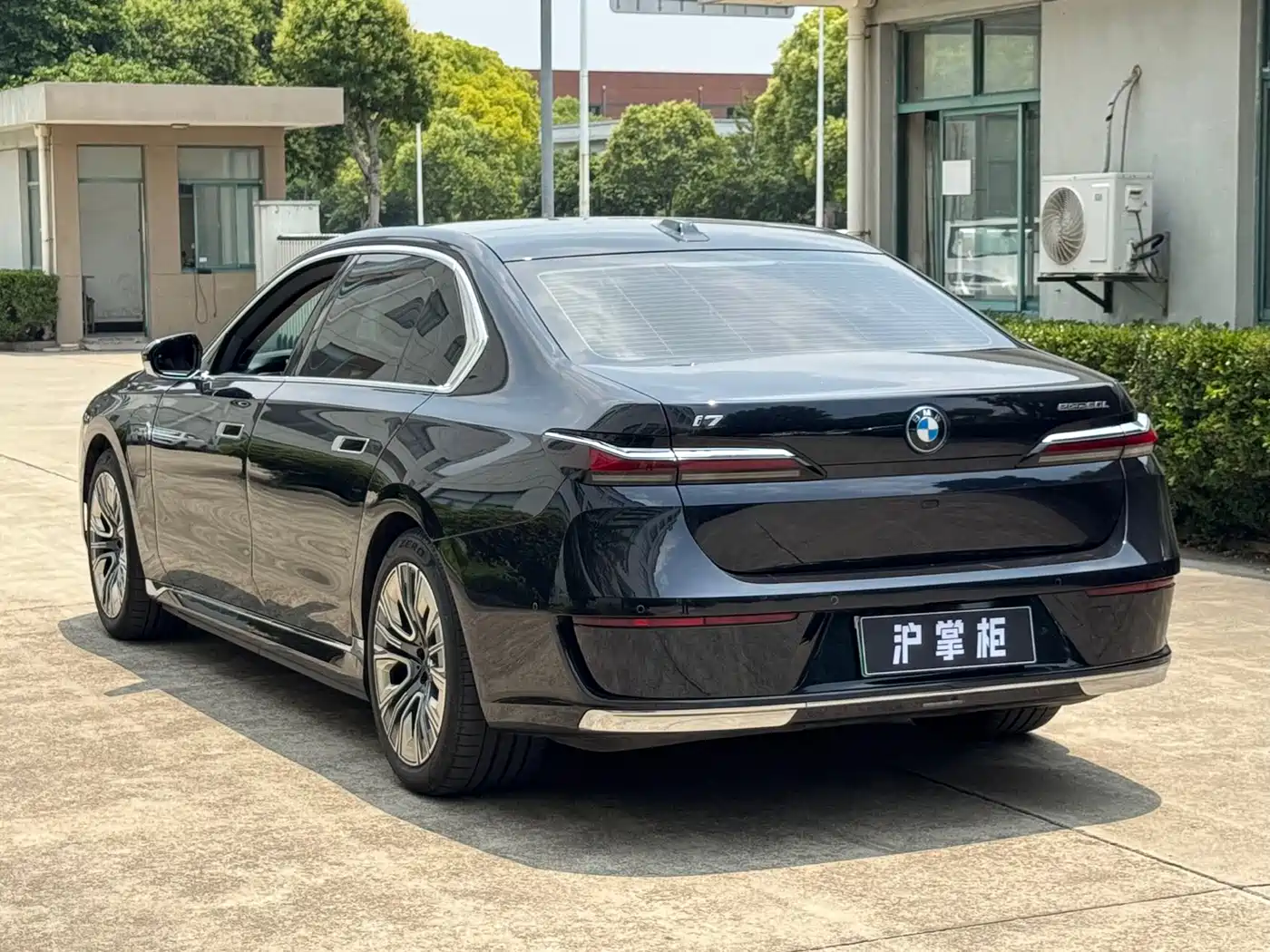 BMW i7 2023 eDrive50L Leading Luxury Package фото 8