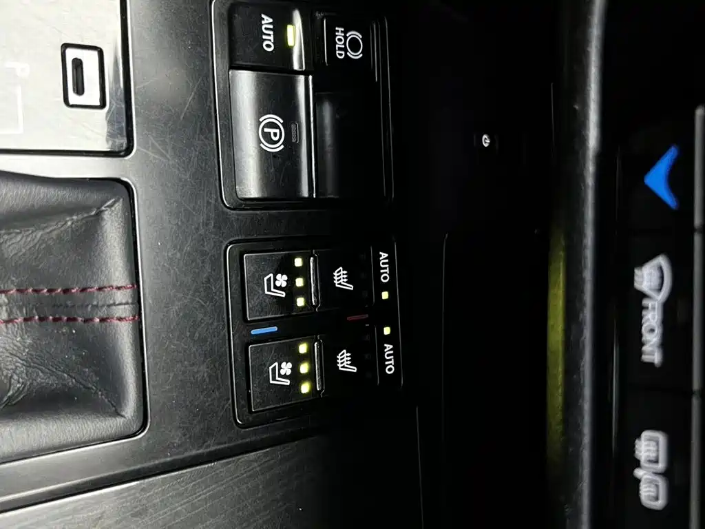 Фото 7 - Lexus RX