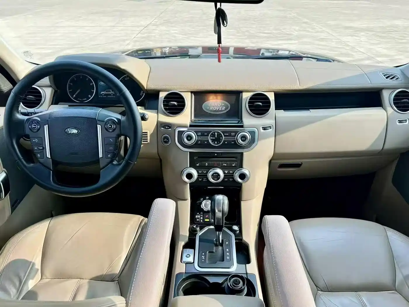 Land Rover Discovery 2010 4.0 V6 HSE Petrol фото 5