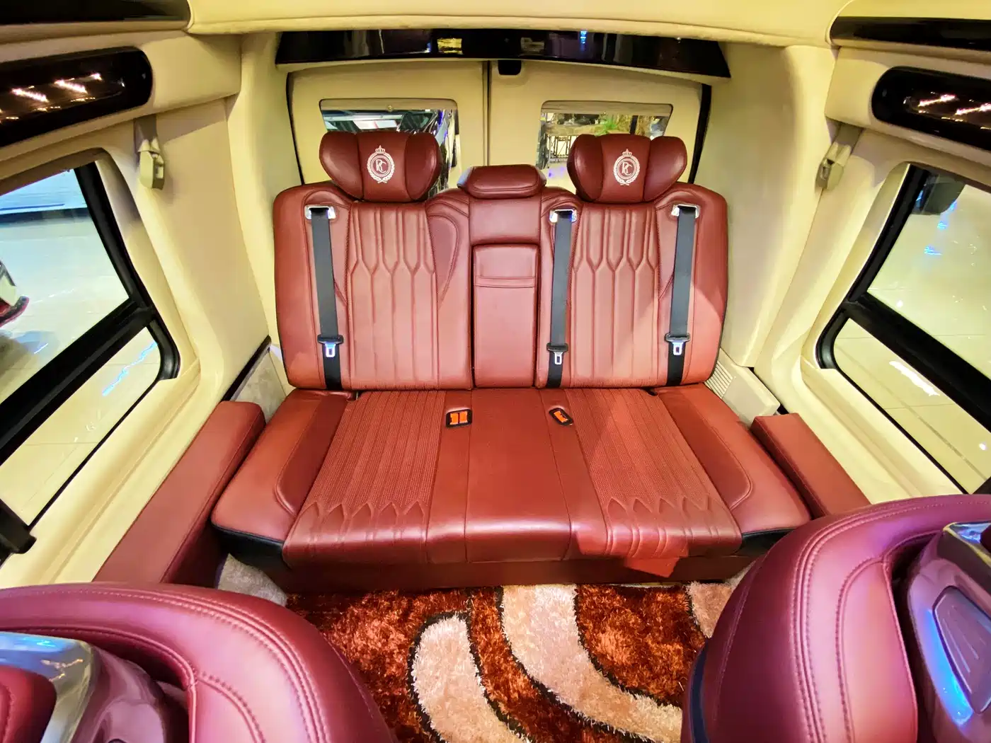 GMC Savana 2015 6.0L G600L Elegance Edition фото 16