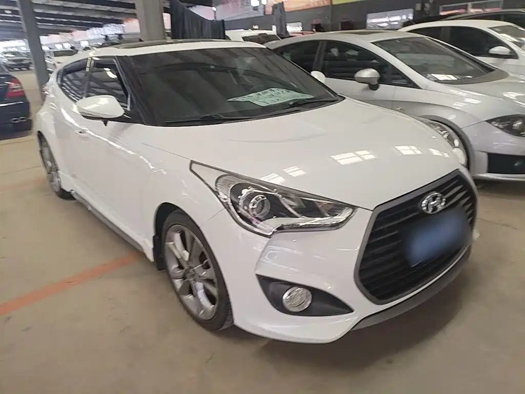 Hyundai Veloster 2015 1.6T Automatic Luxury Edition фото 4