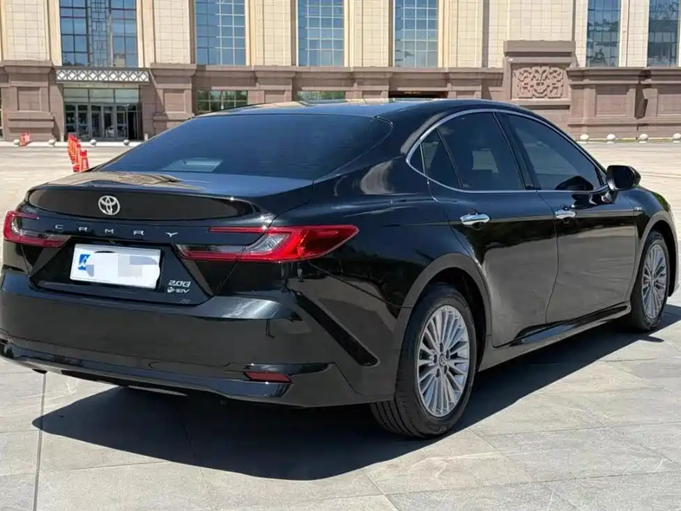 Toyota Camry 2024 Hybrid 2.0HGVP Luxury Edition фото 3